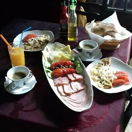 Casa Cu Farfurii